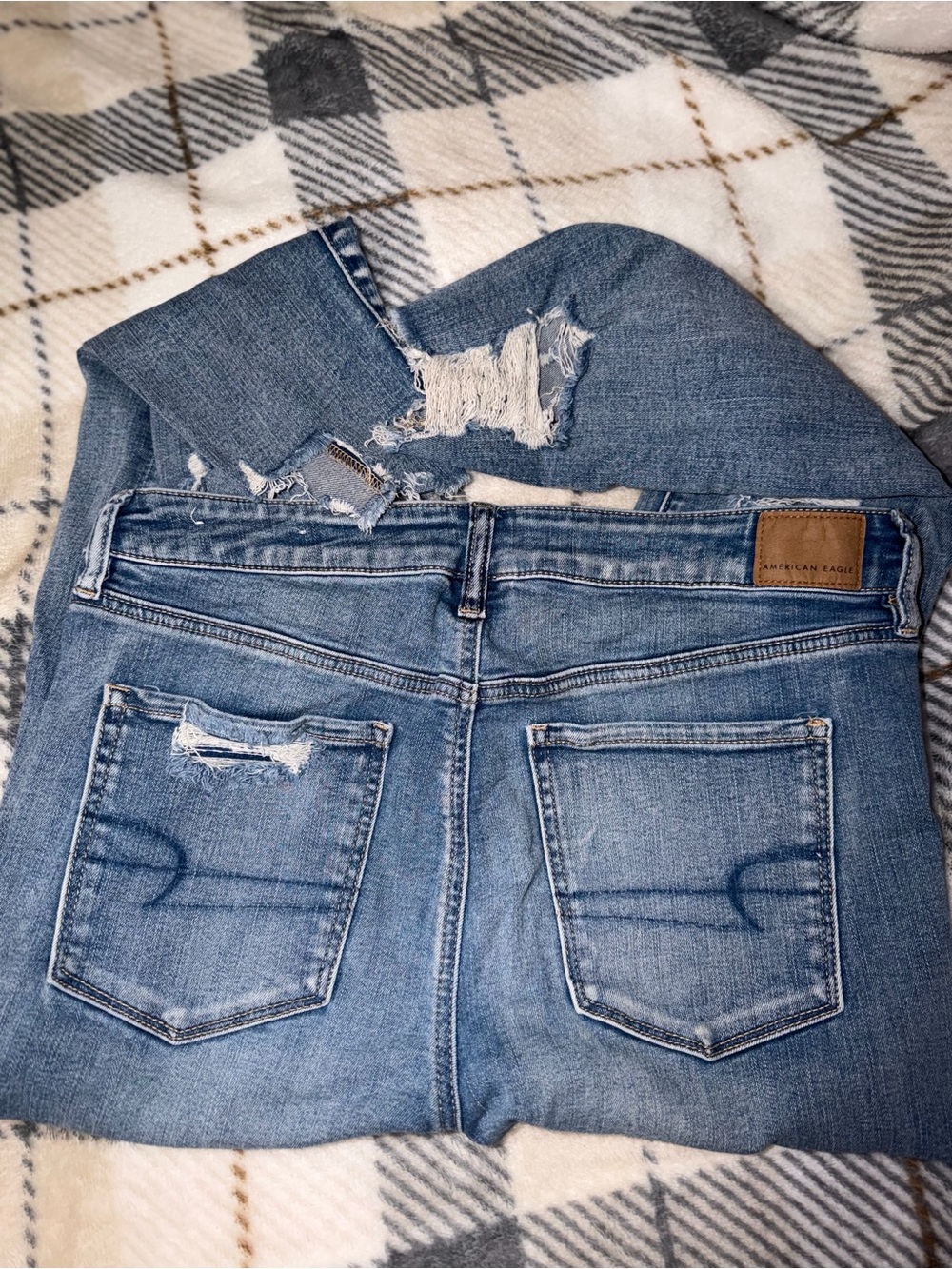 American Eagle Outfitters Light Wash Distressed Boyfriend Jeans -14 Short
